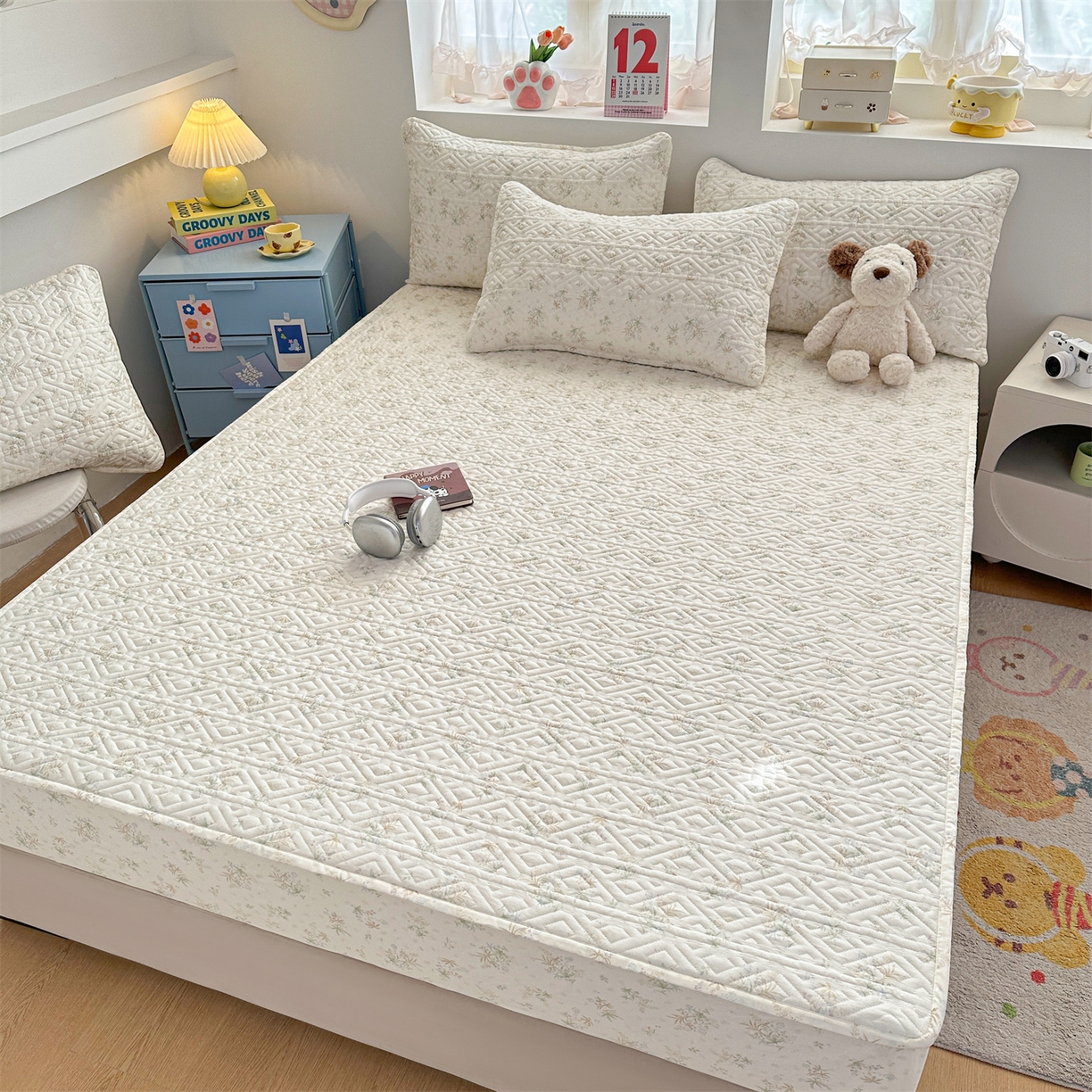 91家纺网 家纺一手货源 找家纺 忘忧草 2026新款清新简约全棉印花夹棉床笠 荷叶邮差