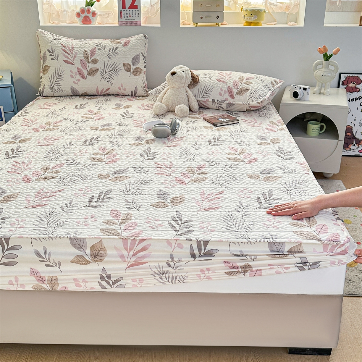 91家纺网 家纺一手货源 找家纺 忘忧草 2026新款清新简约全棉印花夹棉床笠 叶语轻喃