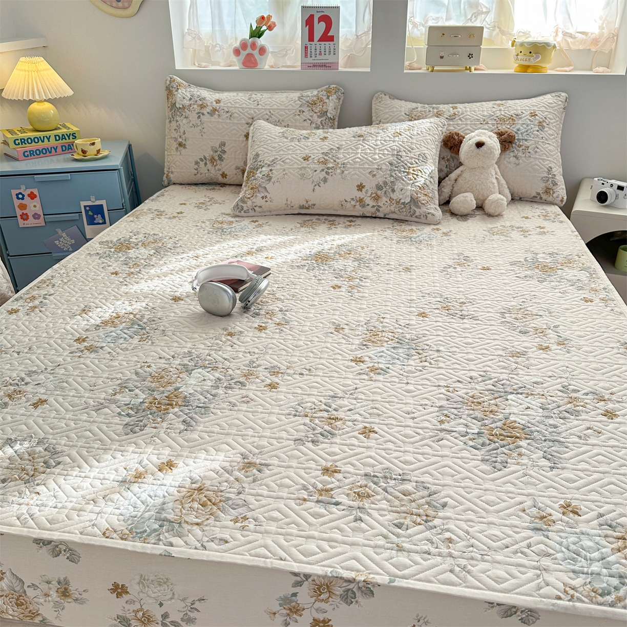 91家纺网 家纺一手货源 找家纺 忘忧草 2026新款清新简约全棉印花夹棉床笠 花影呢喃-咖