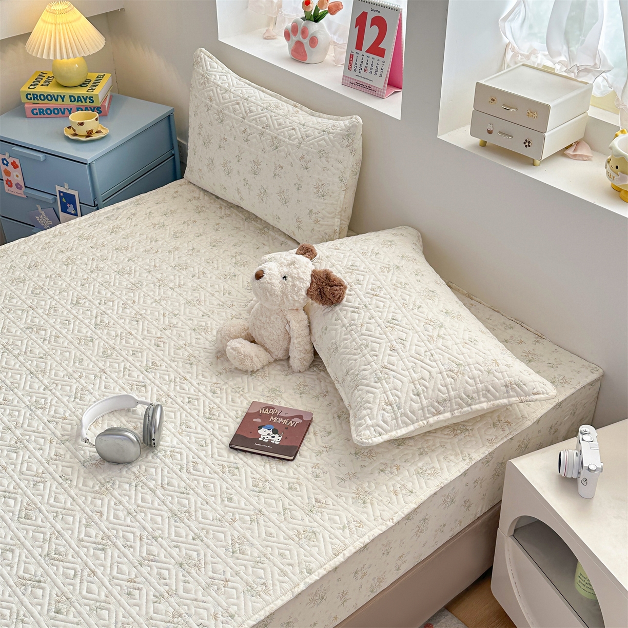 91家纺网 家纺一手货源 找家纺 忘忧草 2026新款清新简约全棉印花夹棉床笠 荷叶邮差