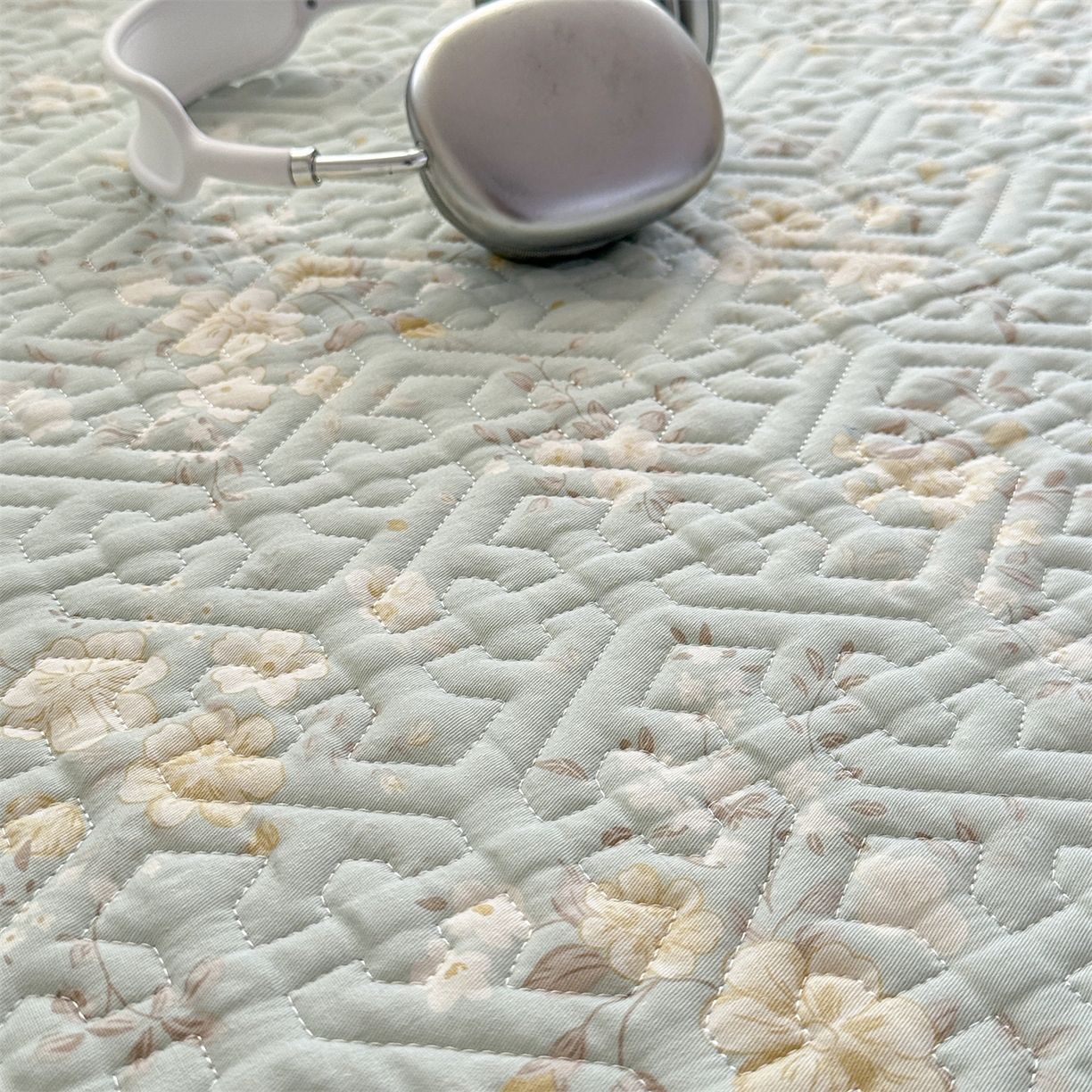 91家纺网 家纺一手货源 找家纺 忘忧草 2026新款清新简约全棉印花夹棉床笠 苏林-绿