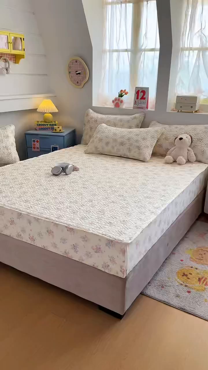 91家纺网 家纺一手货源 找家纺 忘忧草 2026新款清新简约全棉印花夹棉床笠 欧风花影