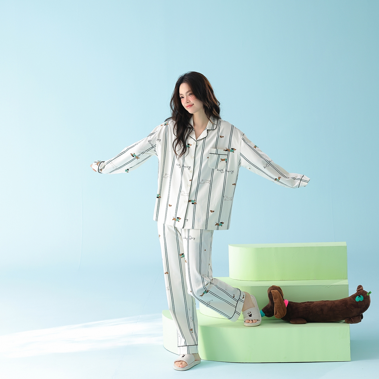 91家纺网 家纺一手货源 找家纺 （总）妍景家居生活馆 2026新款新疆棉情侣款翻领竖条腊肠狗狗