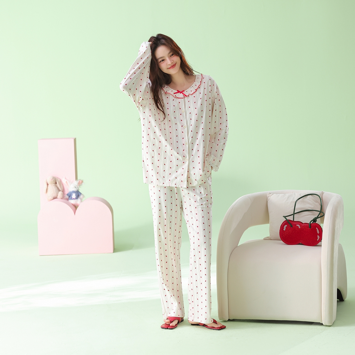 91家纺网 家纺一手货源 找家纺 （总）妍景家居生活馆 2026新款新疆棉圆领蝴蝶结草莓款