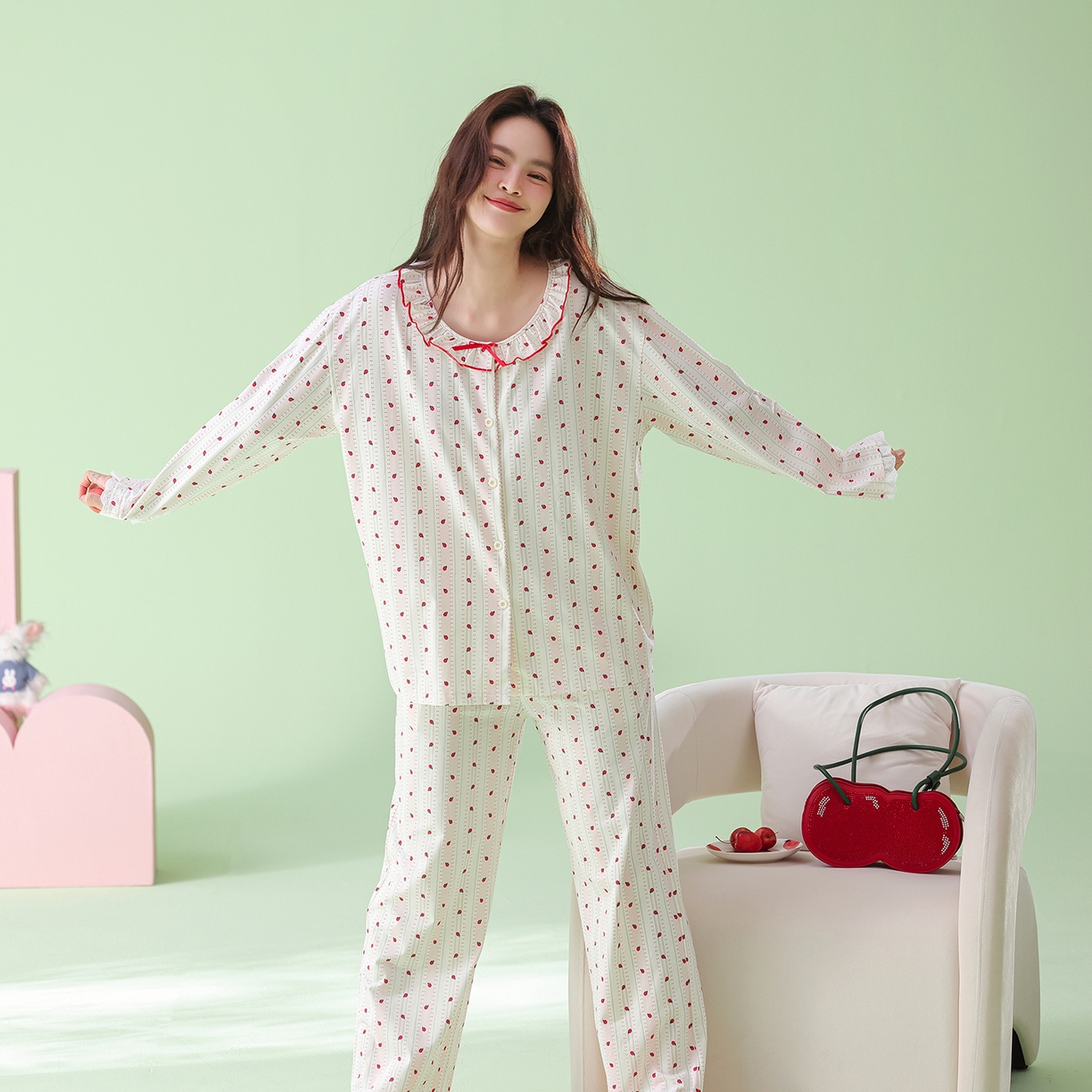 91家纺网 家纺一手货源 找家纺 （总）妍景家居生活馆 2026新款新疆棉圆领蝴蝶结草莓款