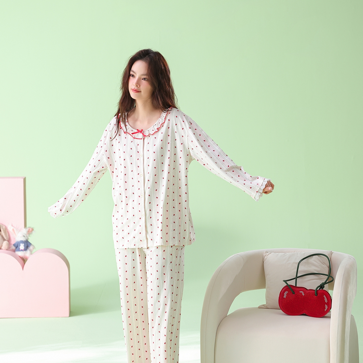 91家纺网 家纺一手货源 找家纺 （总）妍景家居生活馆 2026新款新疆棉圆领蝴蝶结草莓款