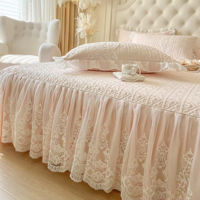 91家纺网 家纺一手货源 找家纺 （总）恋尚 2026新款木凉淳浪漫蕾丝床裙三件套-米朵（控价115起）