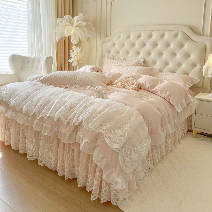 91家纺网 家纺一手货源 找家纺 恋尚 2026新款木凉淳浪漫蕾丝床裙三件套-米朵（控价115起） 米朵-淡雅玉