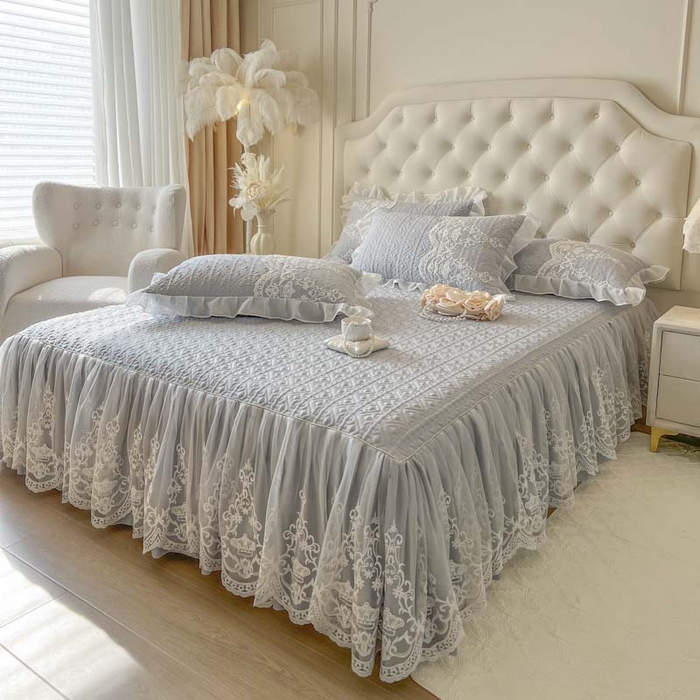 91家纺网 家纺一手货源 找家纺 恋尚 2026新款木凉淳浪漫蕾丝床裙三件套-米朵（控价115起） 米朵-浅灰