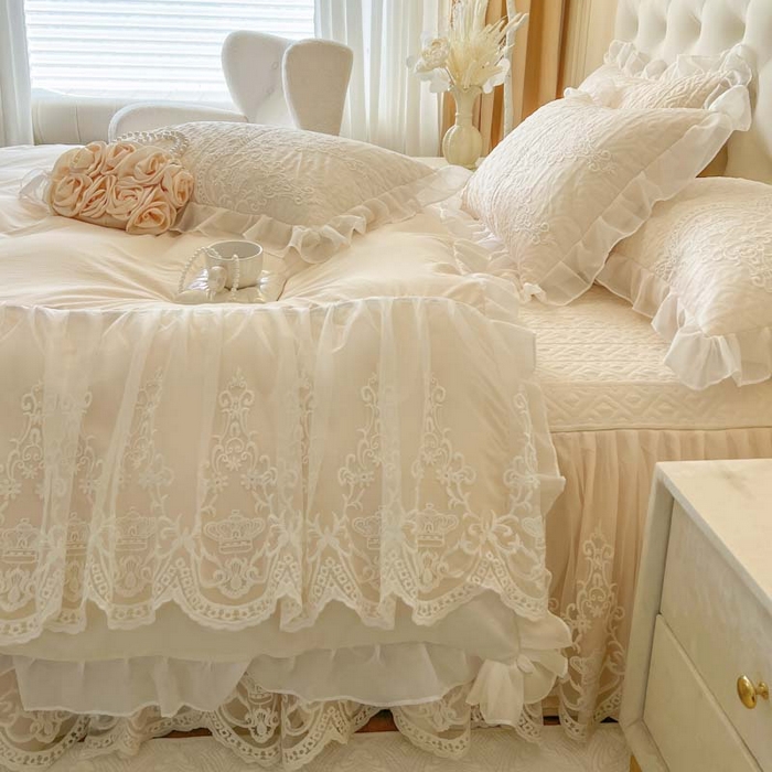 91家纺网 家纺一手货源 找家纺 恋尚 2026新款木凉淳浪漫蕾丝床裙四件套-米朵(控价220起） 米朵-米黄