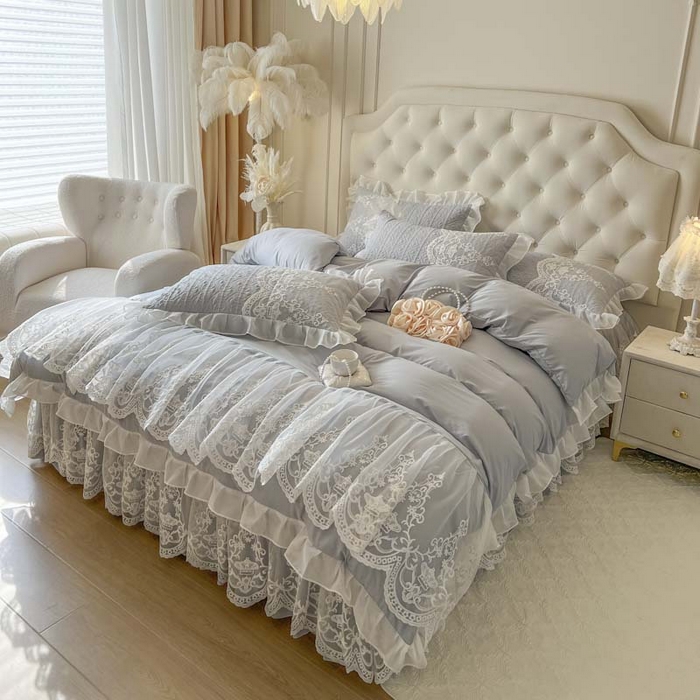 91家纺网 家纺一手货源 找家纺 恋尚 2026新款木凉淳浪漫蕾丝床裙四件套-米朵(控价220起） 米朵-浅灰