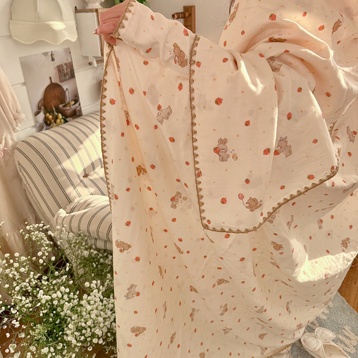 91家纺网 家纺一手货源 找家纺 暖阳 2026新款全棉纯棉双层纱夏季毯盖毯毯子 莓莓兔软糖