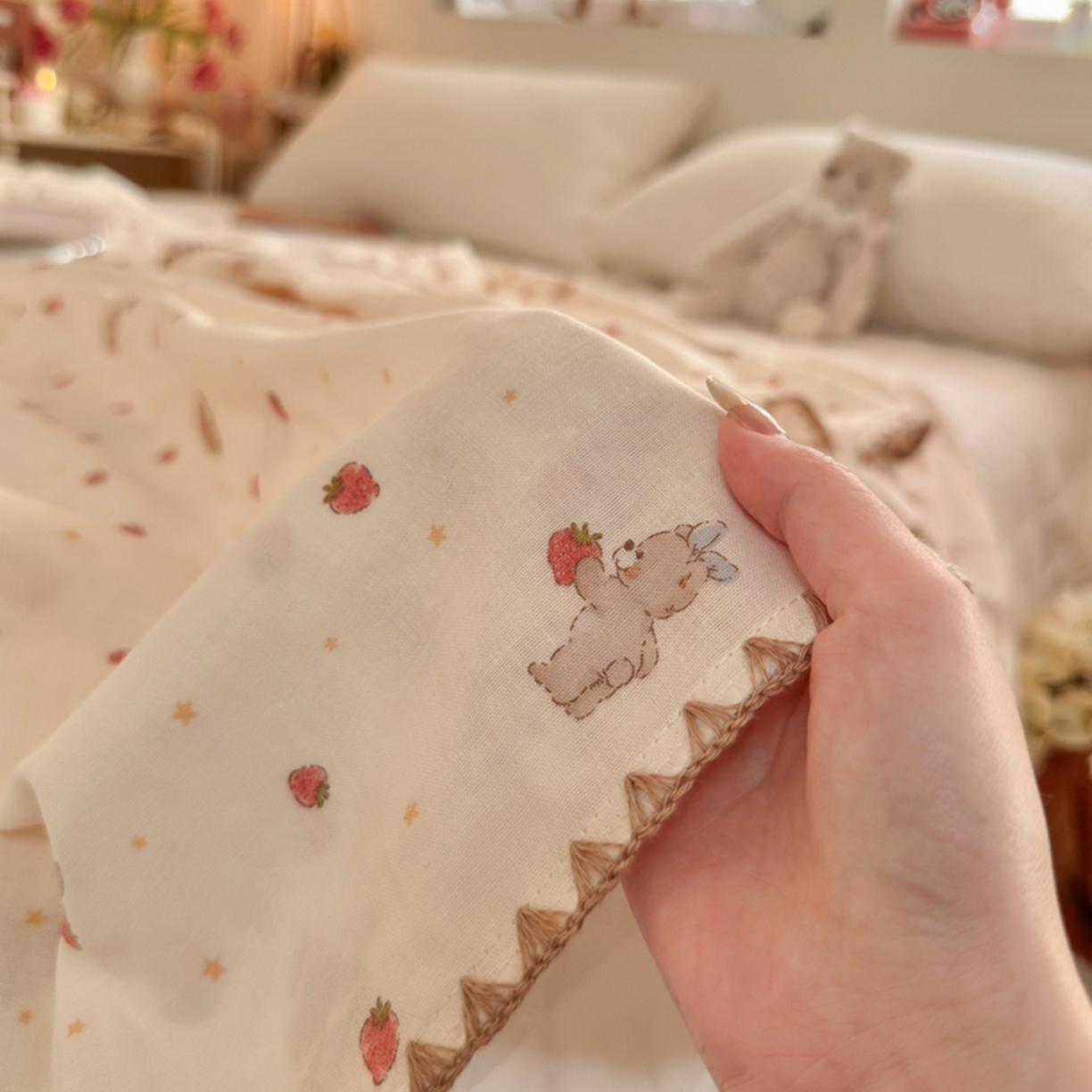 91家纺网 家纺一手货源 找家纺 暖阳 2026新款全棉纯棉双层纱夏季毯盖毯毯子 莓莓兔软糖