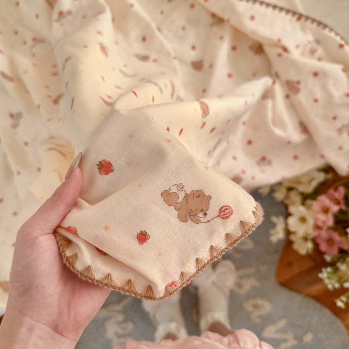 91家纺网 家纺一手货源 找家纺 暖阳 2026新款全棉纯棉双层纱夏季毯盖毯毯子 莓莓兔软糖