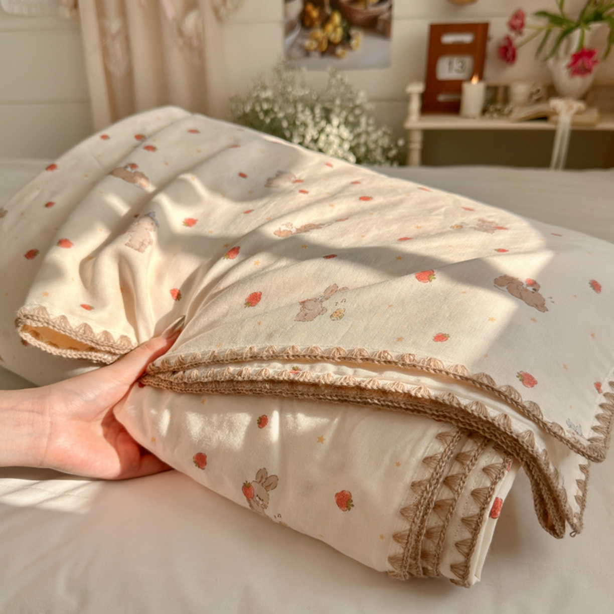 91家纺网 家纺一手货源 找家纺 暖阳 2026新款全棉纯棉双层纱夏季毯盖毯毯子 莓莓兔软糖