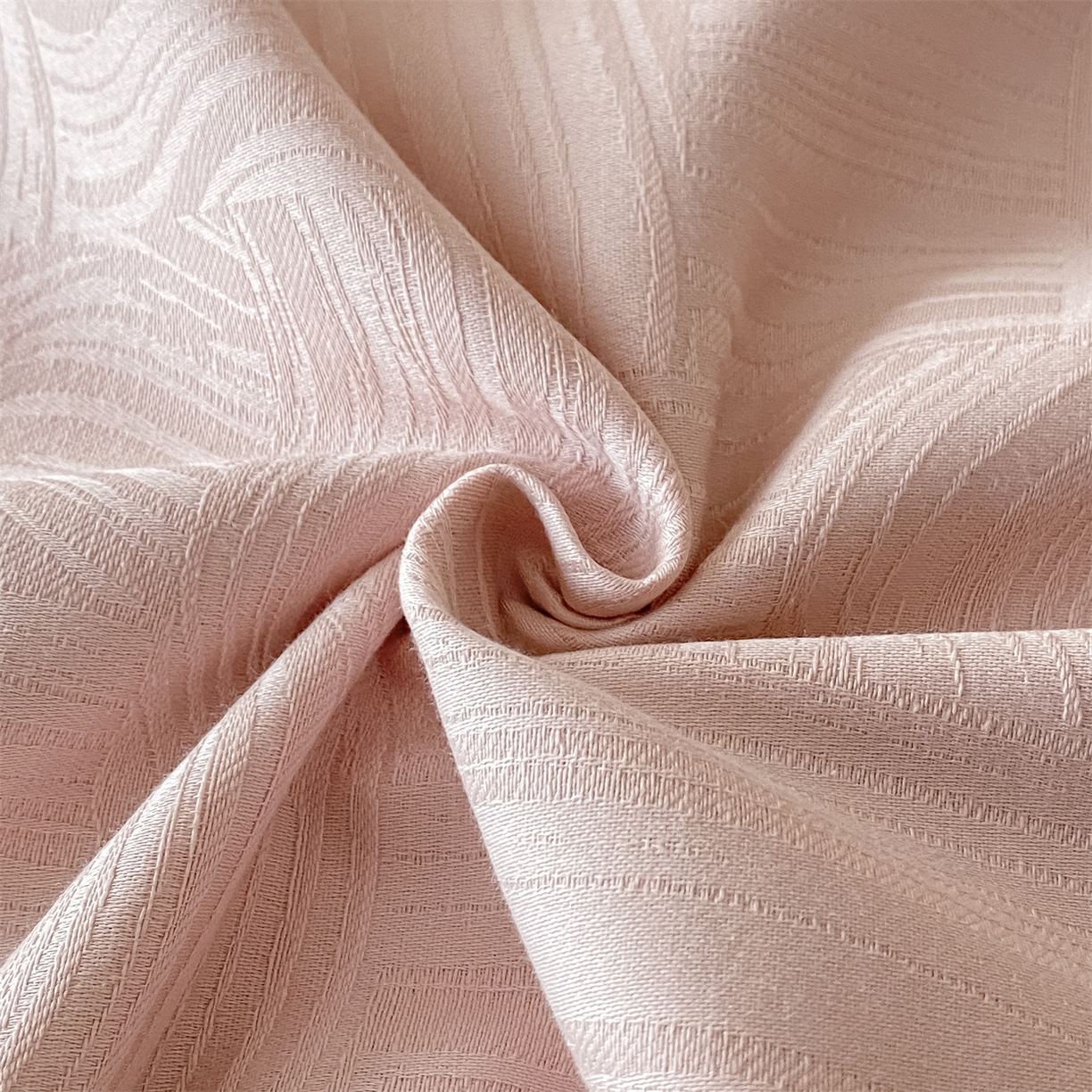 91家纺网 家纺一手货源 找家纺 笙意家纺 2026新款A版60浮雕提花B版40全棉四件套 幻纤影-粉金