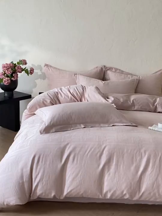 91家纺网 家纺一手货源 找家纺 笙意家纺 2026新款A版60浮雕提花B版40全棉四件套 幻纤影-粉金