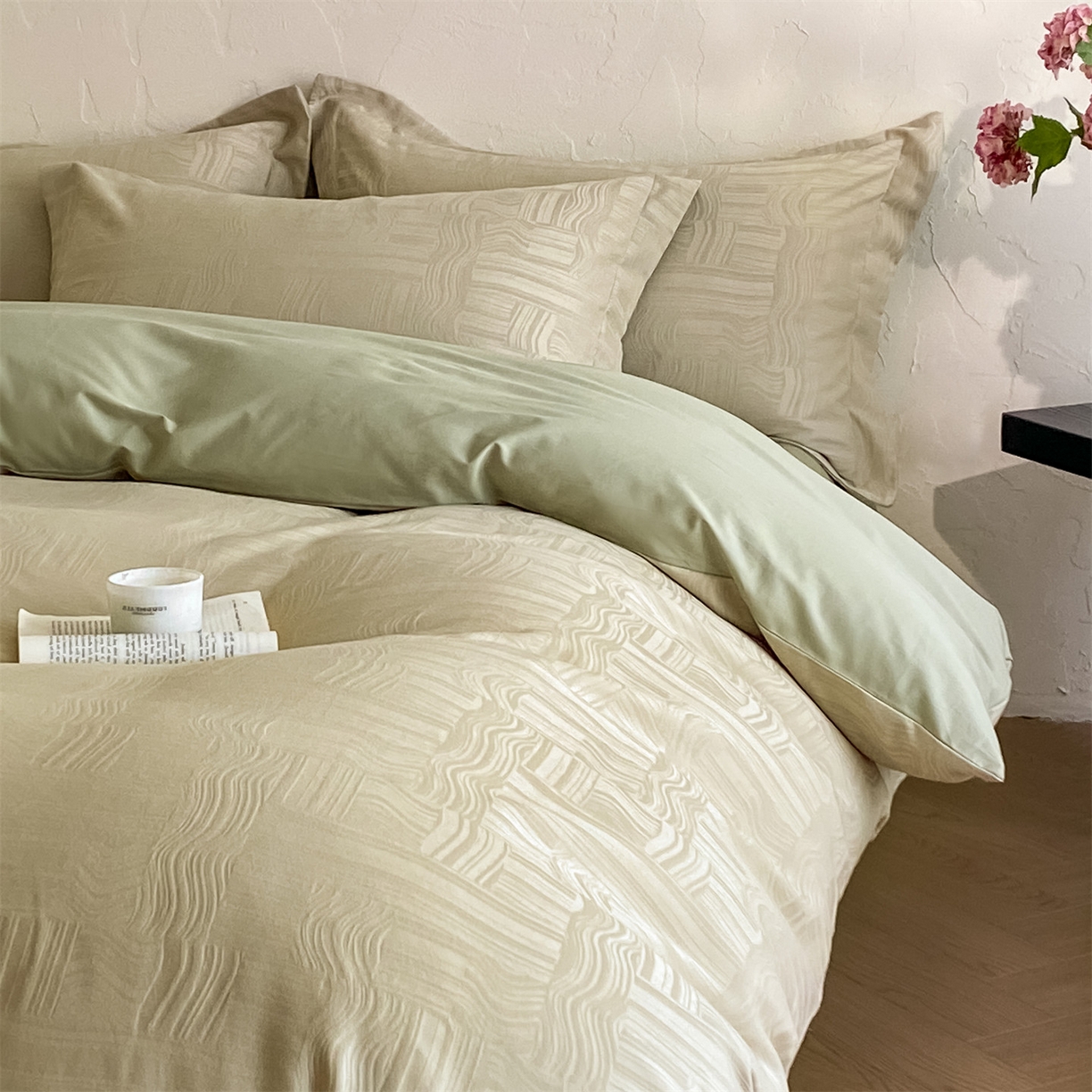 91家纺网 家纺一手货源 找家纺 笙意家纺 2026新款A版60浮雕提花B版40全棉四件套 幻纤影-浅茶色