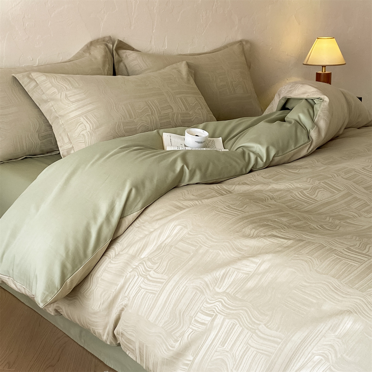 91家纺网 家纺一手货源 找家纺 笙意家纺 2026新款A版60浮雕提花B版40全棉四件套 幻纤影-浅茶色