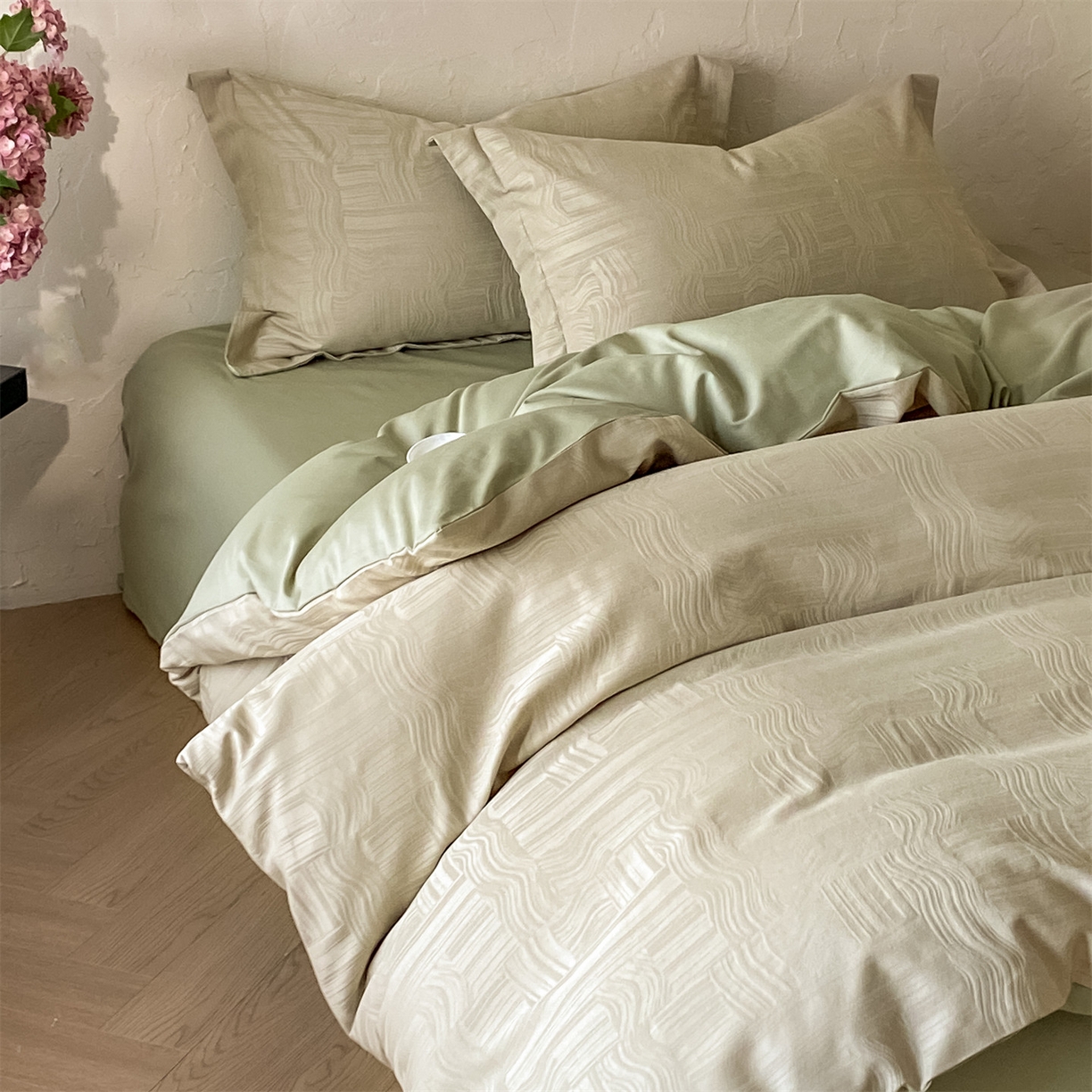 91家纺网 家纺一手货源 找家纺 笙意家纺 2026新款A版60浮雕提花B版40全棉四件套 幻纤影-浅茶色