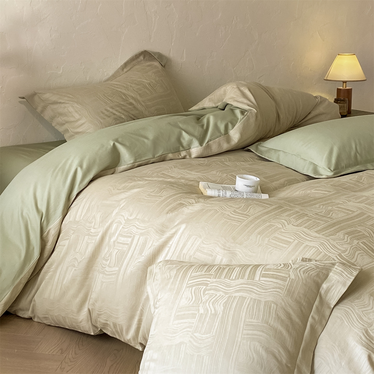 91家纺网 家纺一手货源 找家纺 笙意家纺 2026新款A版60浮雕提花B版40全棉四件套 幻纤影-浅茶色