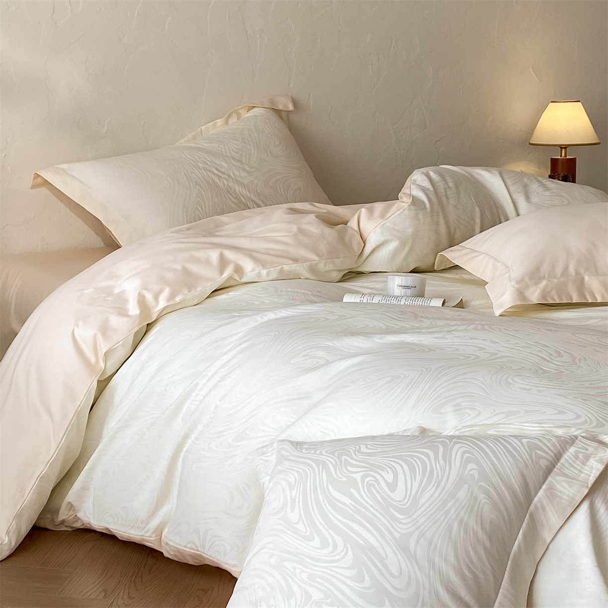 91家纺网 家纺一手货源 找家纺 笙意家纺 2026新款A版60浮雕提花B版40全棉四件套 凯迪娜-米白