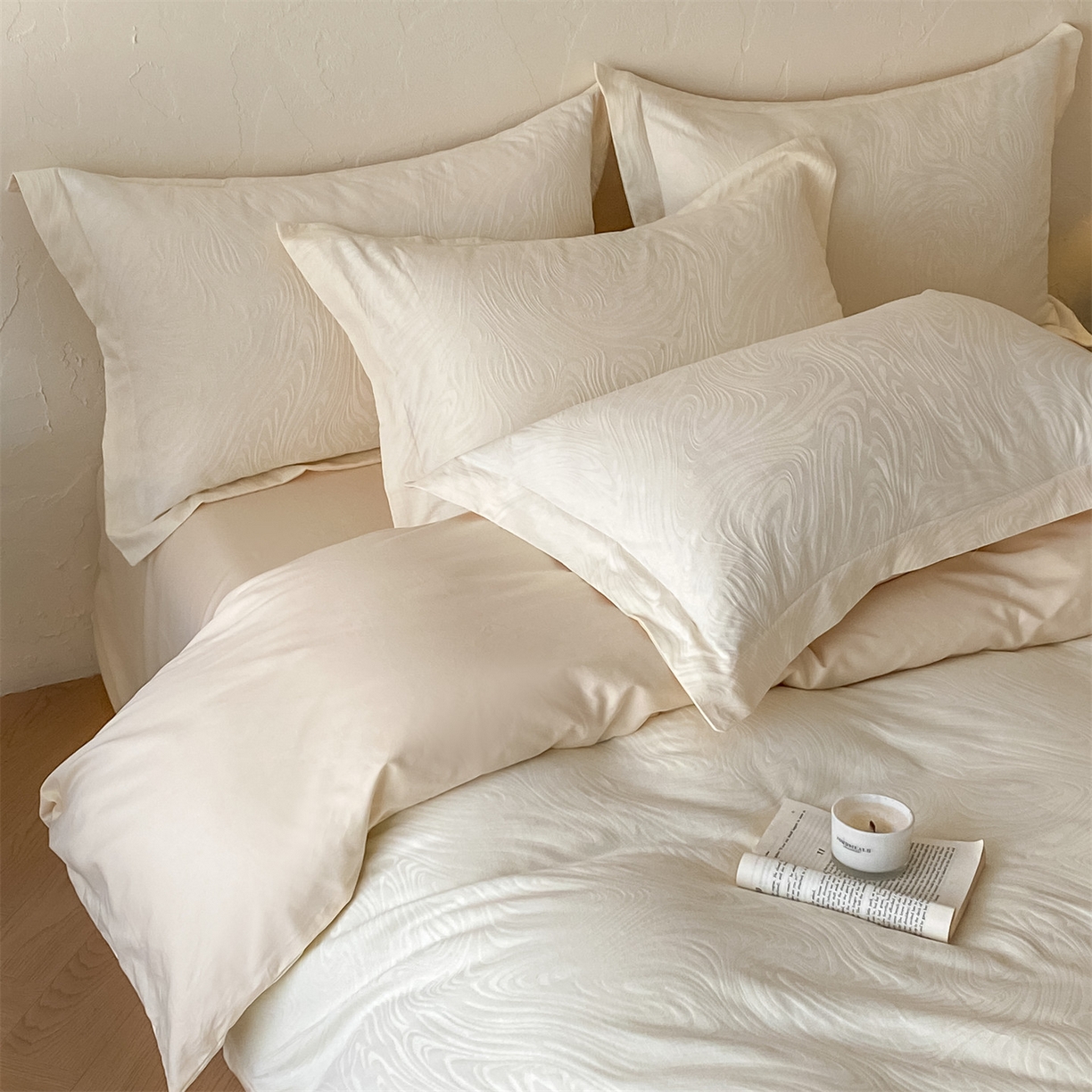 91家纺网 家纺一手货源 找家纺 笙意家纺 2026新款A版60浮雕提花B版40全棉四件套 凯迪娜-米白