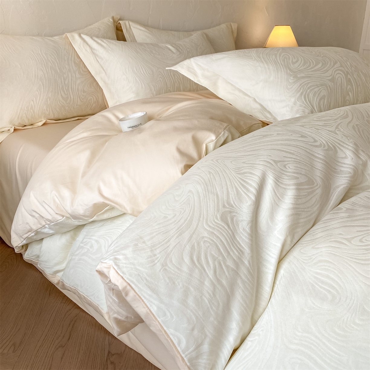 91家纺网 家纺一手货源 找家纺 笙意家纺 2026新款A版60浮雕提花B版40全棉四件套 凯迪娜-米白