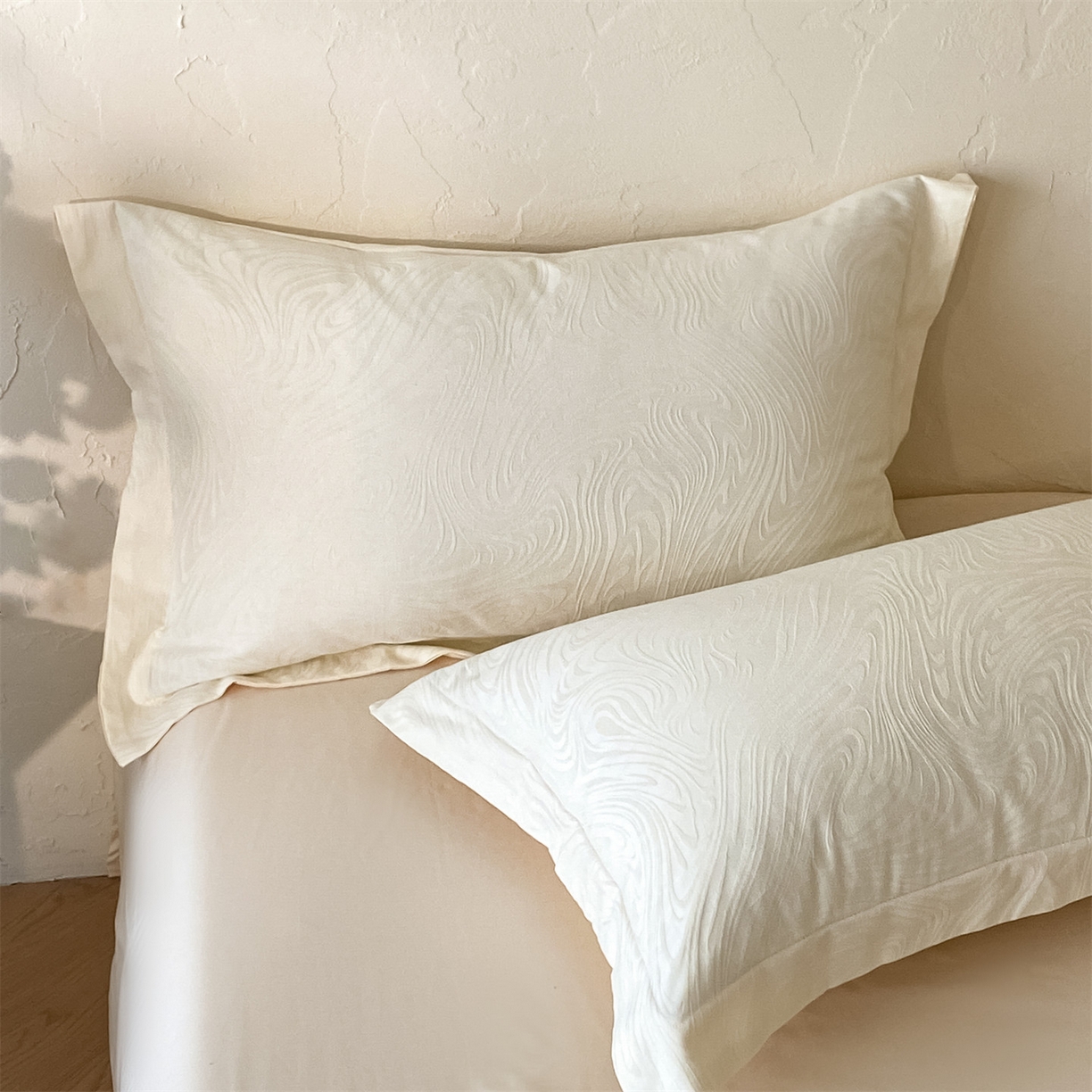 91家纺网 家纺一手货源 找家纺 笙意家纺 2026新款A版60浮雕提花B版40全棉四件套 凯迪娜-米白