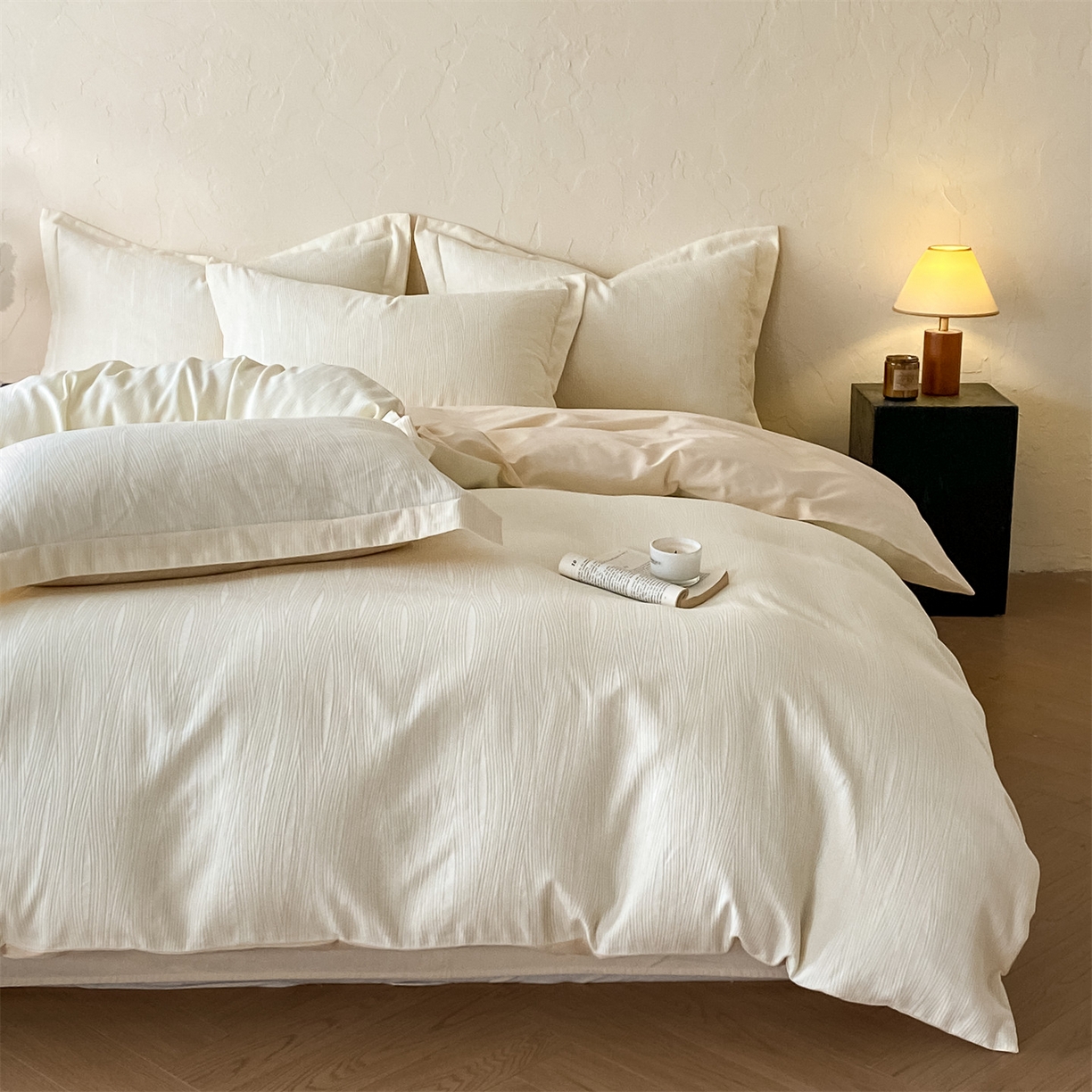 91家纺网 家纺一手货源 找家纺 笙意家纺 2026新款A版60浮雕提花B版40全棉四件套 佐冉-米白