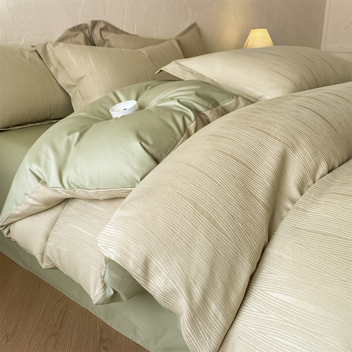 91家纺网 家纺一手货源 找家纺 笙意家纺 2026新款A版60浮雕提花B版40全棉四件套 佐冉-浅茶色