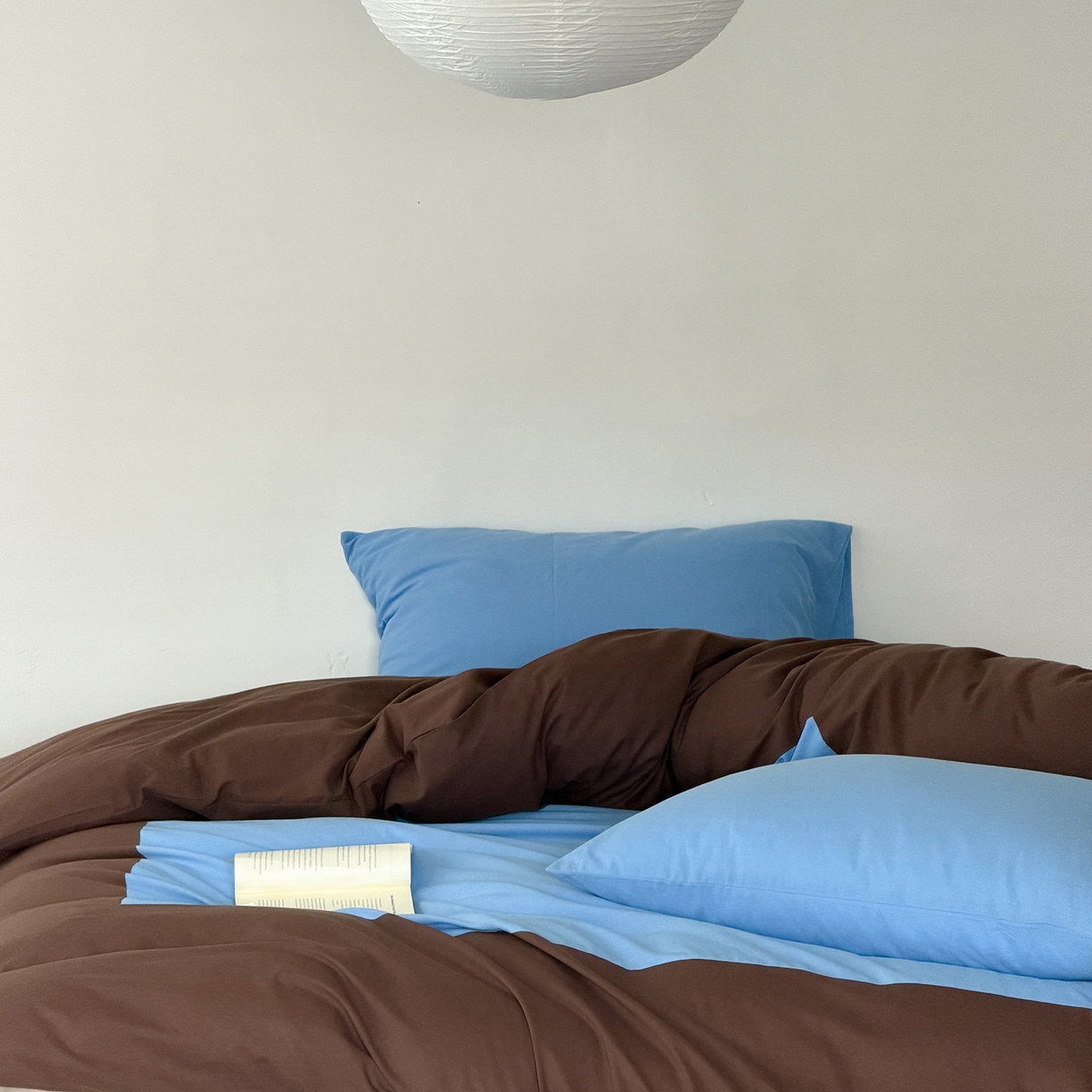 91家纺网 家纺一手货源 找家纺 （总）小春日和 2026新款设计师款纯色拼角纯棉四件套全棉简约风被套纯色床单加大被套1.8床笠无印风四件套