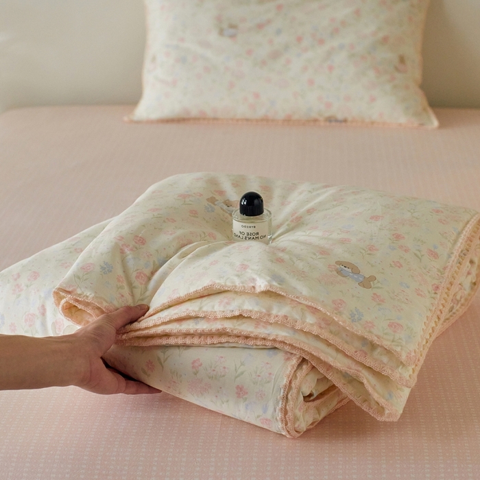 91家纺网 家纺一手货源 找家纺 暖阳 2026新款全棉贝壳边棉花夏被夏凉被空调被 花丛萌宠