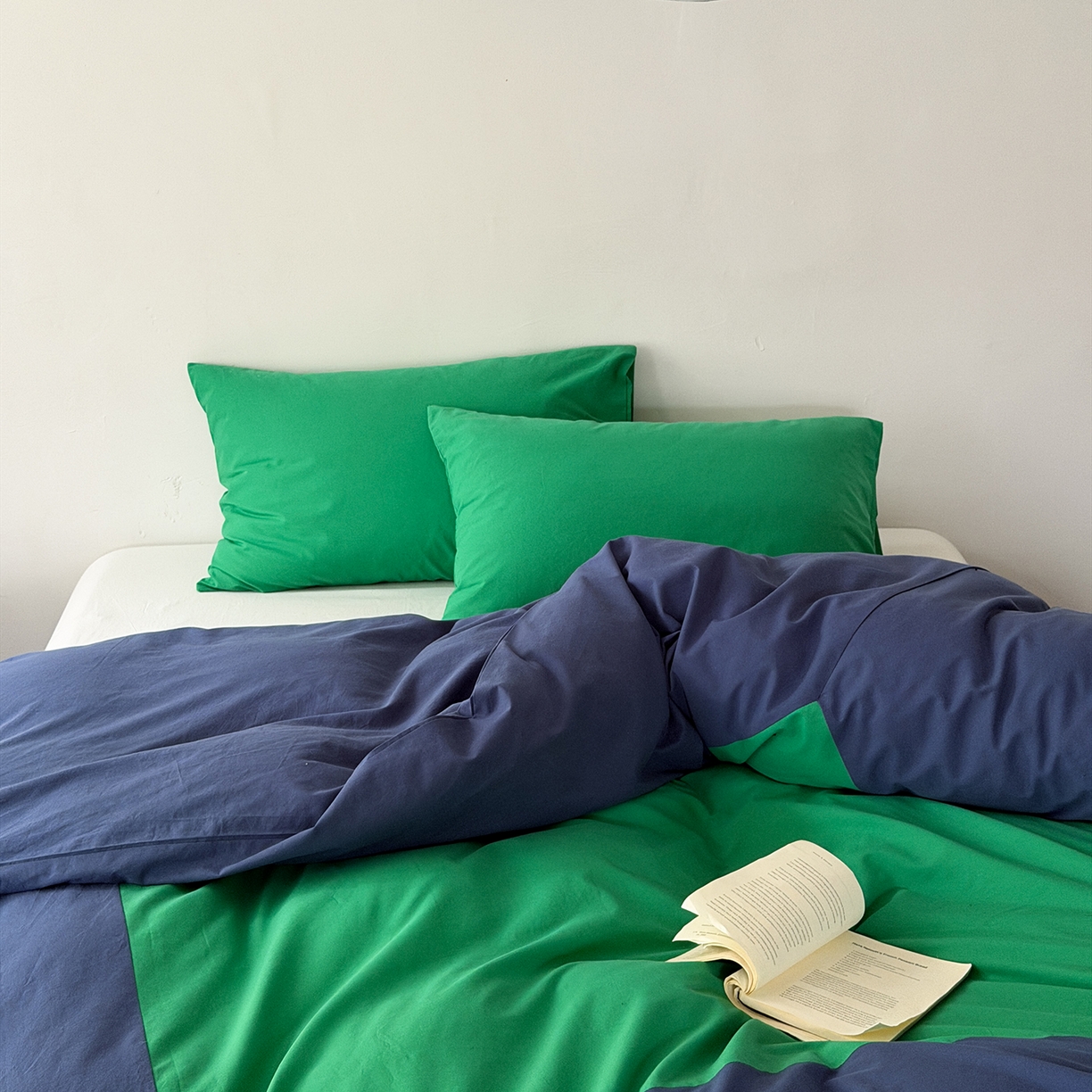 91家纺网 家纺一手货源 找家纺 小春日和 2026新款设计师款纯色拼角纯棉四件套全棉简约风被套纯色床单加大被套1.8床笠无印风四件套 曼彻斯特