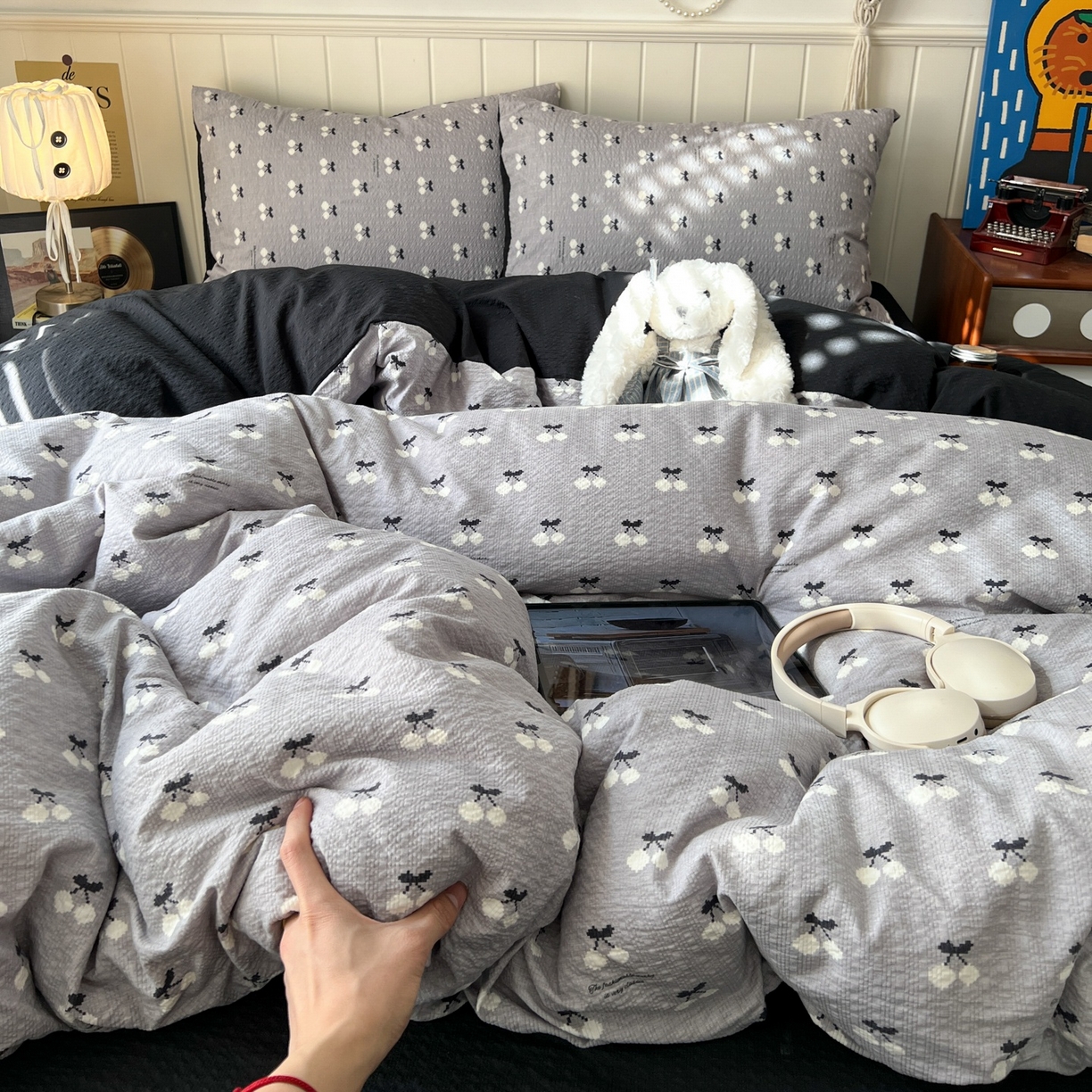 91家纺网 家纺一手货源 找家纺 水木坊 2026春夏新款高品质泡芙普通款四件套 灰樱桃