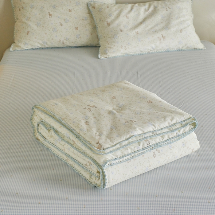 91家纺网 家纺一手货源 找家纺 暖阳 2026新款全棉贝壳边棉花夏被夏凉被空调被 小鹿班比