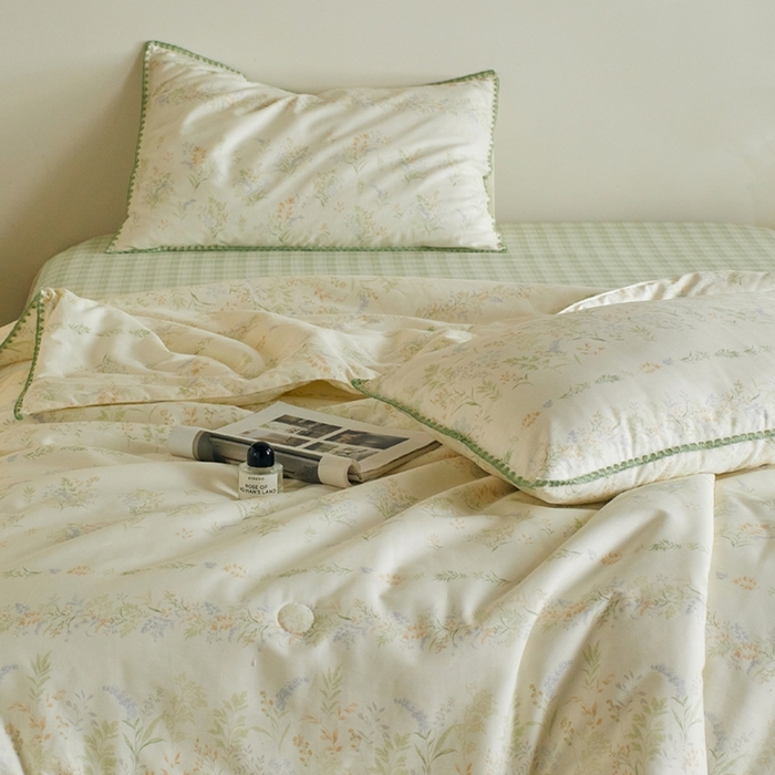 91家纺网 家纺一手货源 找家纺 暖阳 2026新款全棉贝壳边棉花夏被夏凉被空调被 绿草盈盈