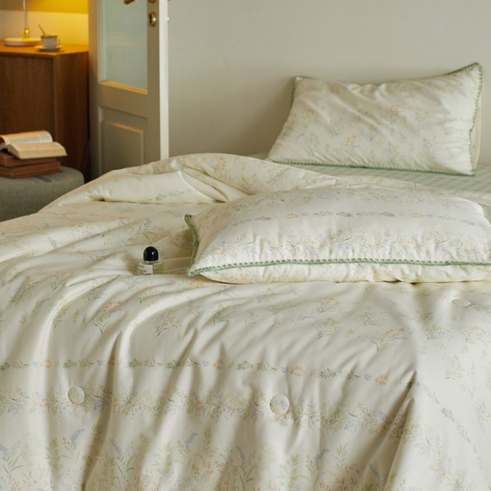 91家纺网 家纺一手货源 找家纺 暖阳 2026新款全棉贝壳边棉花夏被夏凉被空调被 绿草盈盈