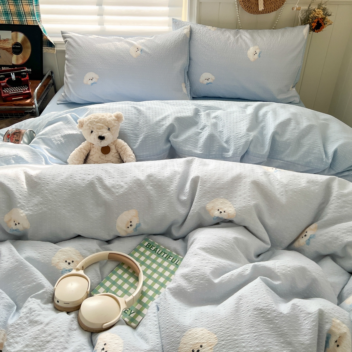 91家纺网 家纺一手货源 找家纺 水木坊 2026春夏新款高品质泡芙普通款四件套 蓝领结狗