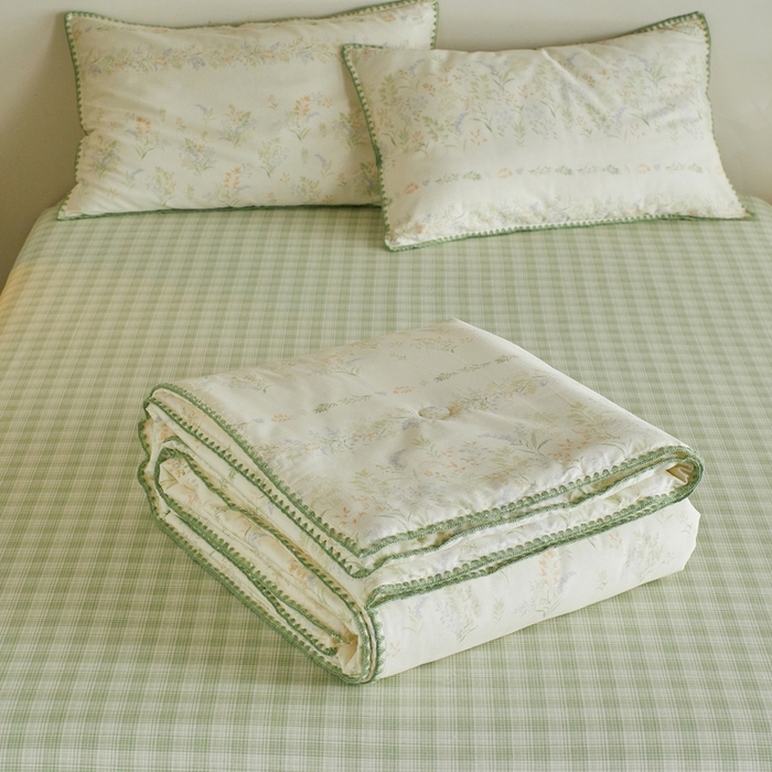 91家纺网 家纺一手货源 找家纺 暖阳 2026新款全棉贝壳边棉花夏被夏凉被空调被 绿草盈盈