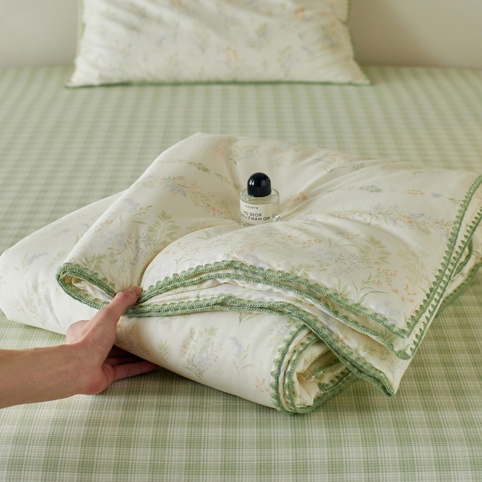 91家纺网 家纺一手货源 找家纺 暖阳 2026新款全棉贝壳边棉花夏被夏凉被空调被 绿草盈盈