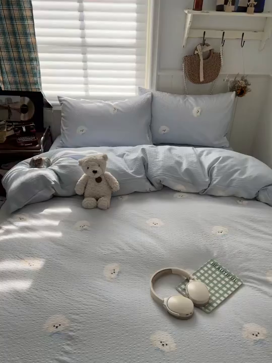 91家纺网 家纺一手货源 找家纺 水木坊 2026春夏新款高品质泡芙普通款四件套 蓝领结狗