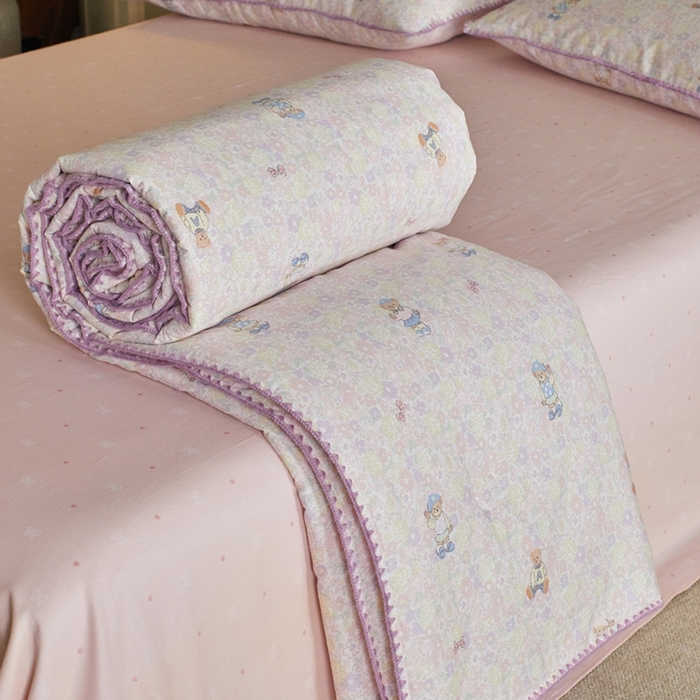 91家纺网 家纺一手货源 找家纺 暖阳 2026新款全棉贝壳边棉花夏被夏凉被空调被 英文小熊