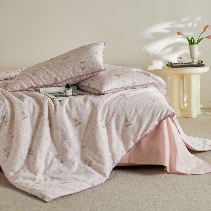 91家纺网 家纺一手货源 找家纺 暖阳 2026新款全棉贝壳边棉花夏被夏凉被空调被 英文小熊