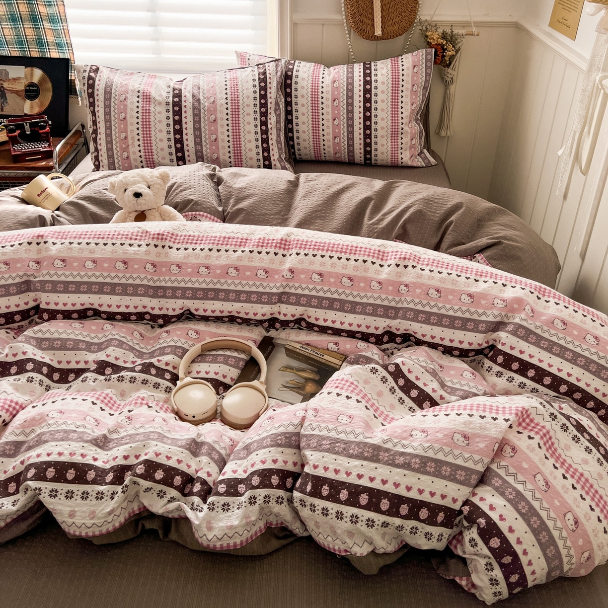 91家纺网 家纺一手货源 找家纺 水木坊 2026春夏新款高品质泡芙普通款四件套 猫咪集-粉