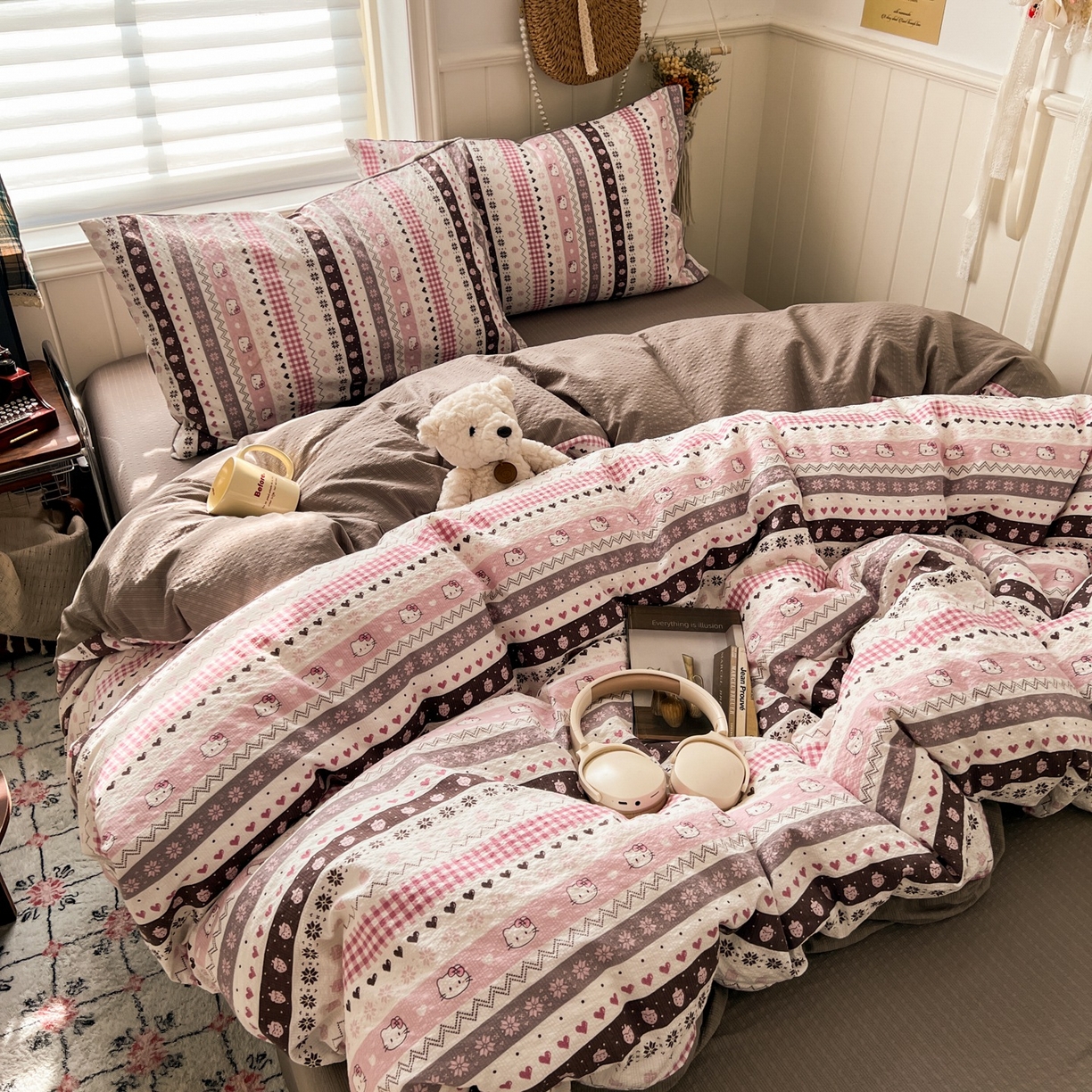 91家纺网 家纺一手货源 找家纺 水木坊 2026春夏新款高品质泡芙普通款四件套 猫咪集-粉