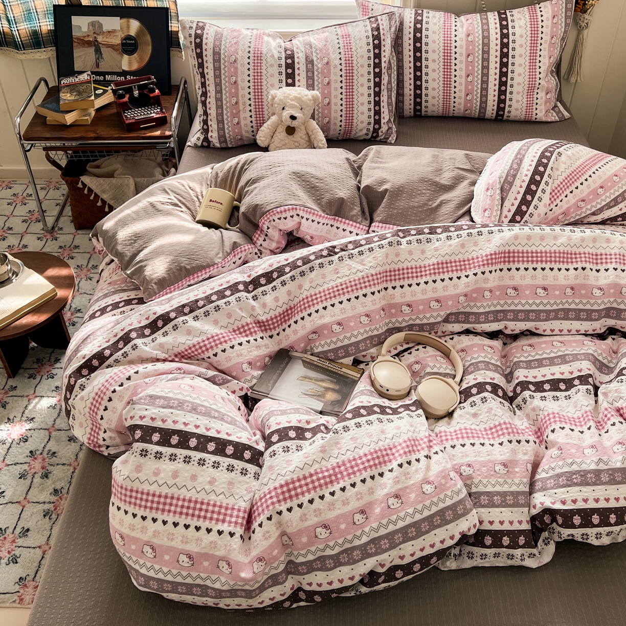 91家纺网 家纺一手货源 找家纺 水木坊 2026春夏新款高品质泡芙普通款四件套 猫咪集-粉