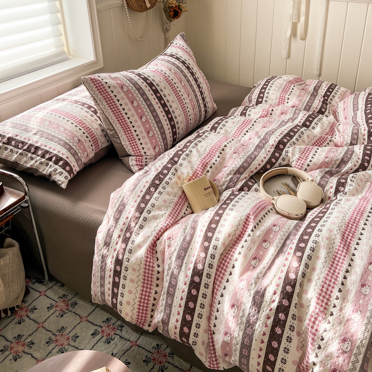 91家纺网 家纺一手货源 找家纺 水木坊 2026春夏新款高品质泡芙普通款四件套 猫咪集-粉