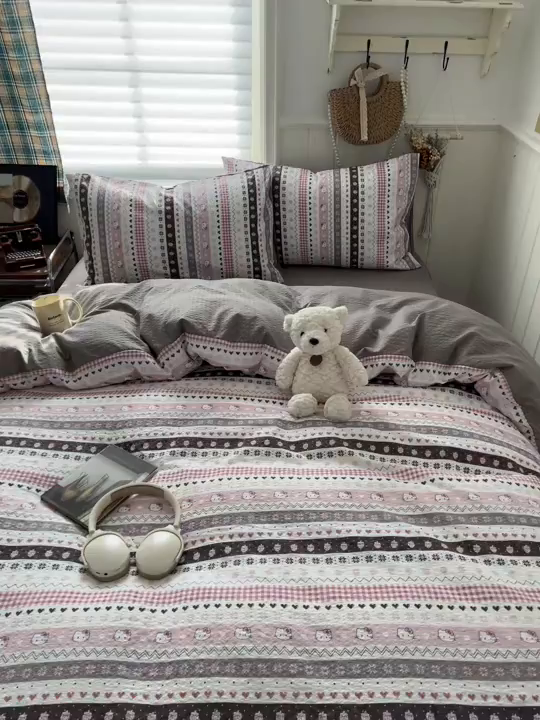 91家纺网 家纺一手货源 找家纺 水木坊 2026春夏新款高品质泡芙普通款四件套 猫咪集-粉