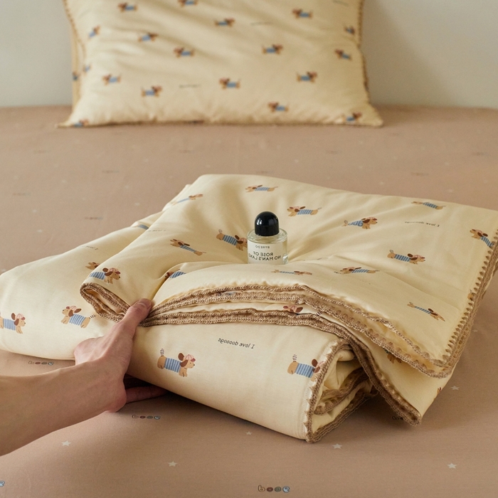 91家纺网 家纺一手货源 找家纺 暖阳 2026新款全棉贝壳边棉花夏被夏凉被空调被 咖色狗狗